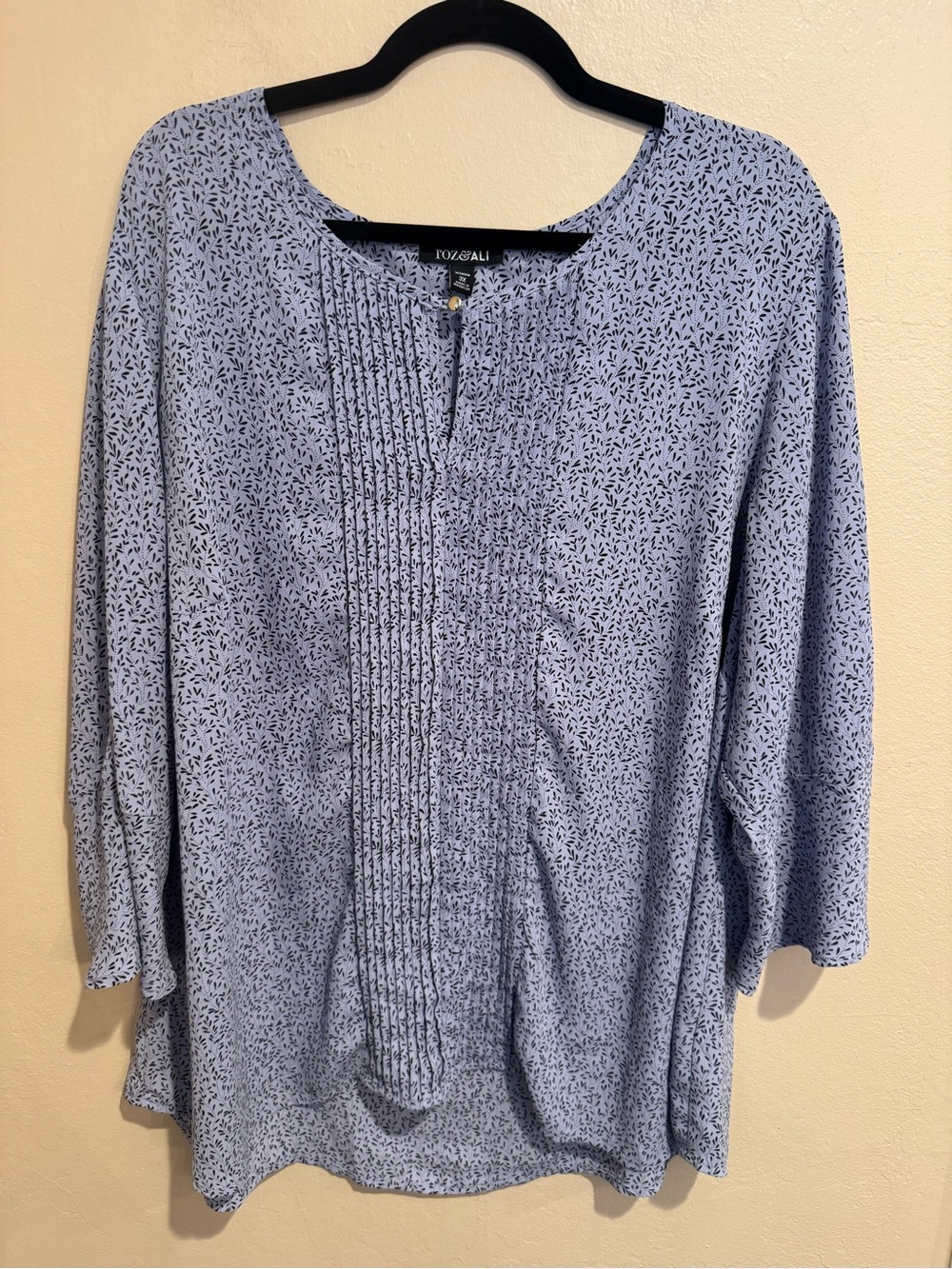 Roz&Ali Lavender Pintuck Peasant Blouse 3/4 Slit Sleeves and Gold Button detail